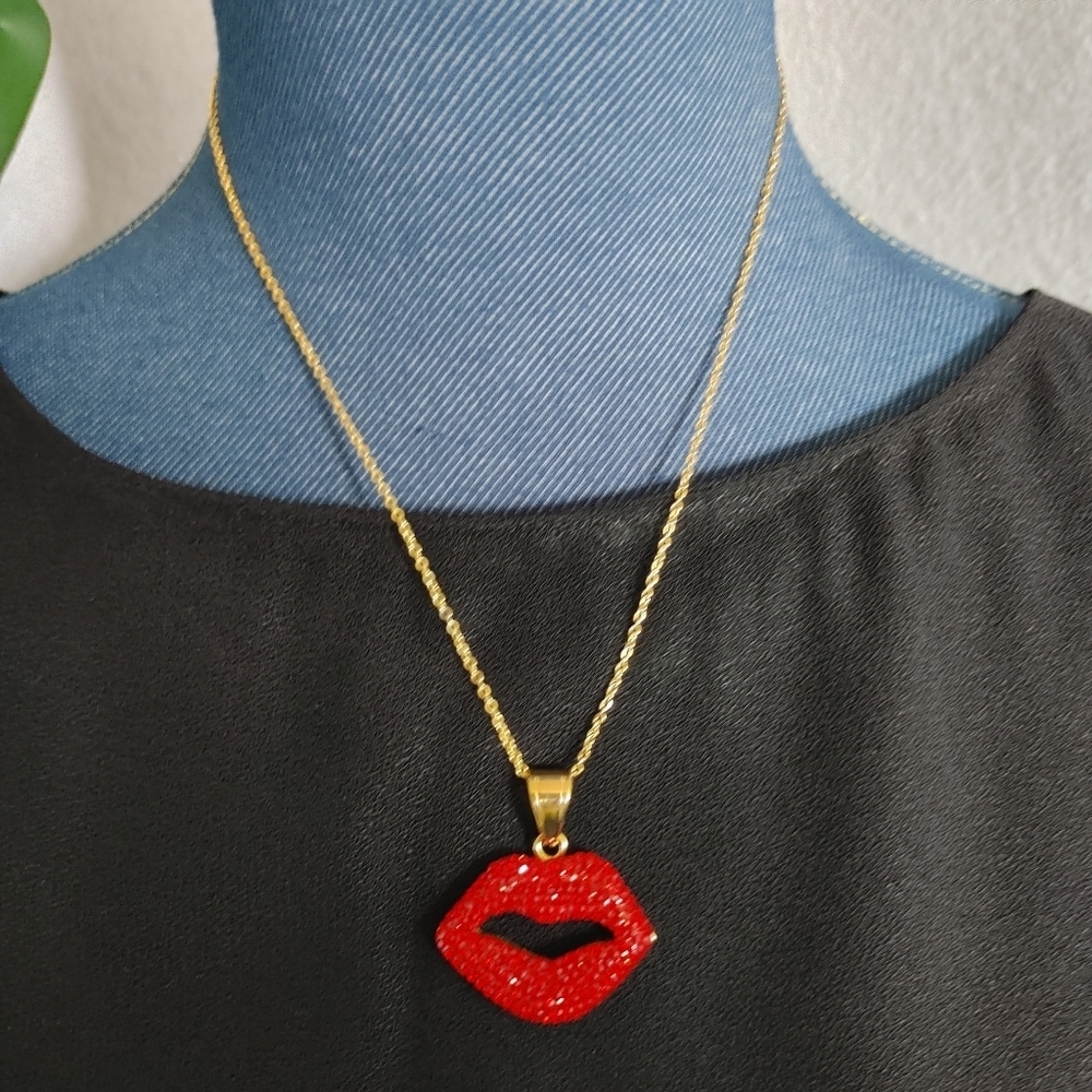 Hot Red Crystal Lips Pendant Gold Filled Necklace New - Picture 4 of 6